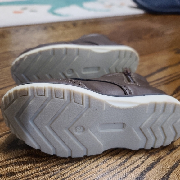Kids Carters Size 12 Brown Boots - Picture 3 of 3
